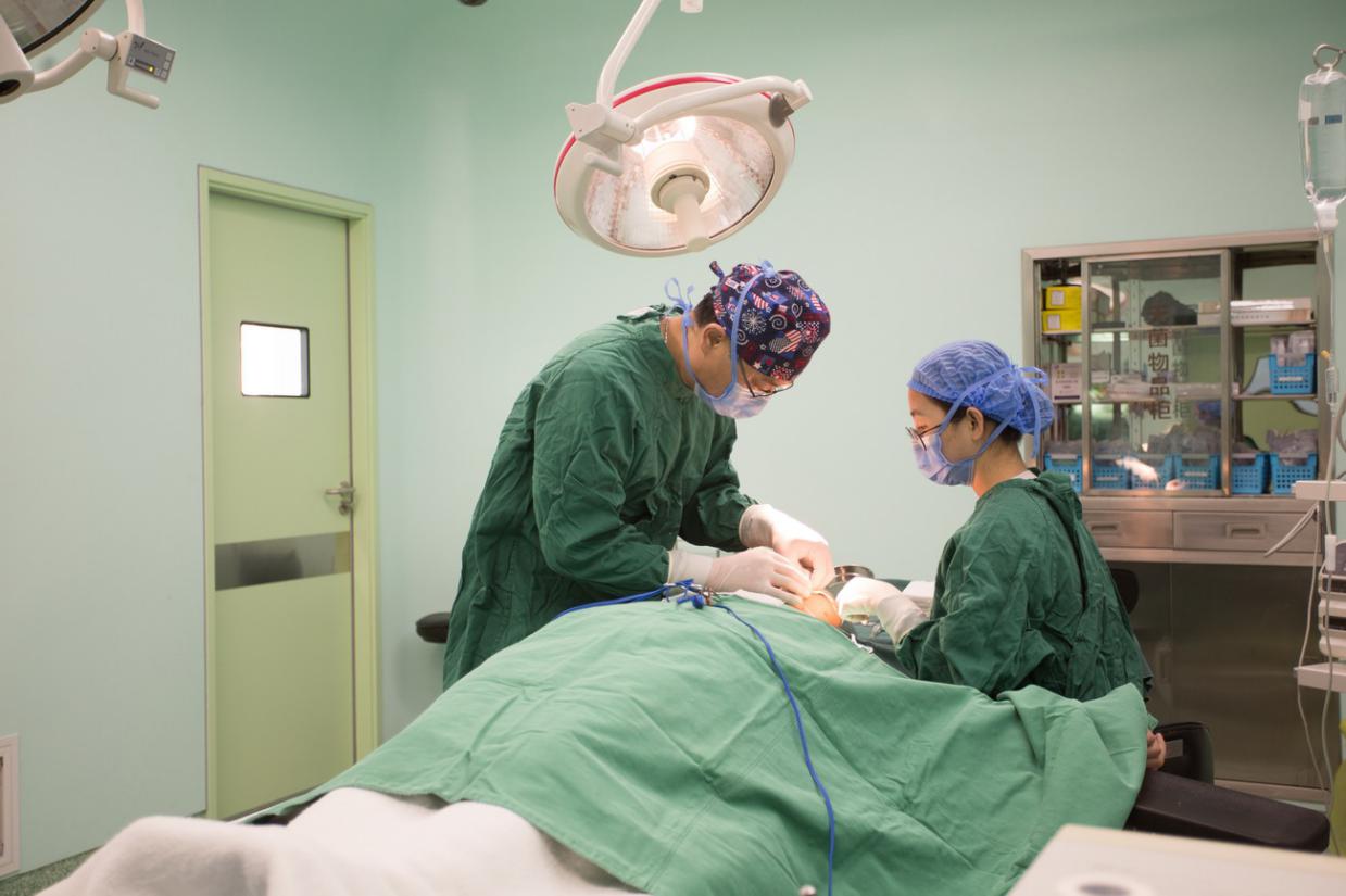 青岛伊美尔孙好杰: 工作态度精益求精、整容技