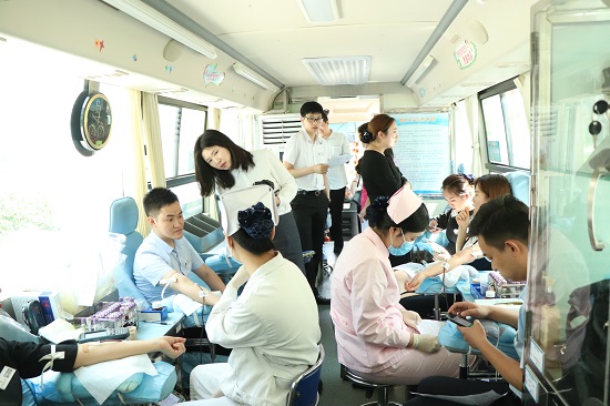 爱在这里流淌 为生命搭起爱的桥梁 -优诺博士口