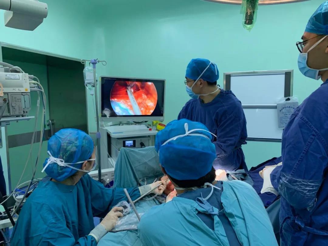 附属仁济医院乳腺外科首次实施腔镜下乳房重建术-上海交通大学医学院-新闻网