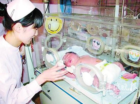 39岁高龄 孕妇产 14 斤巨婴  体重全国第一(图)-青