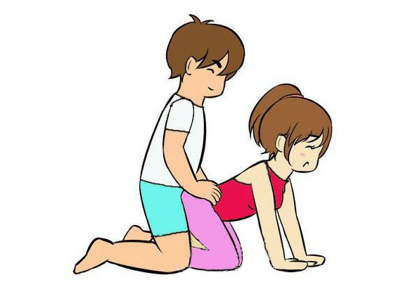 2,后坐位:适合怀孕中期(4~6个月)和后期(7~8个月)