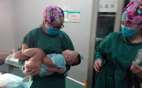 青岛医博慈善公益月 九个月大肛瘘宝宝获益