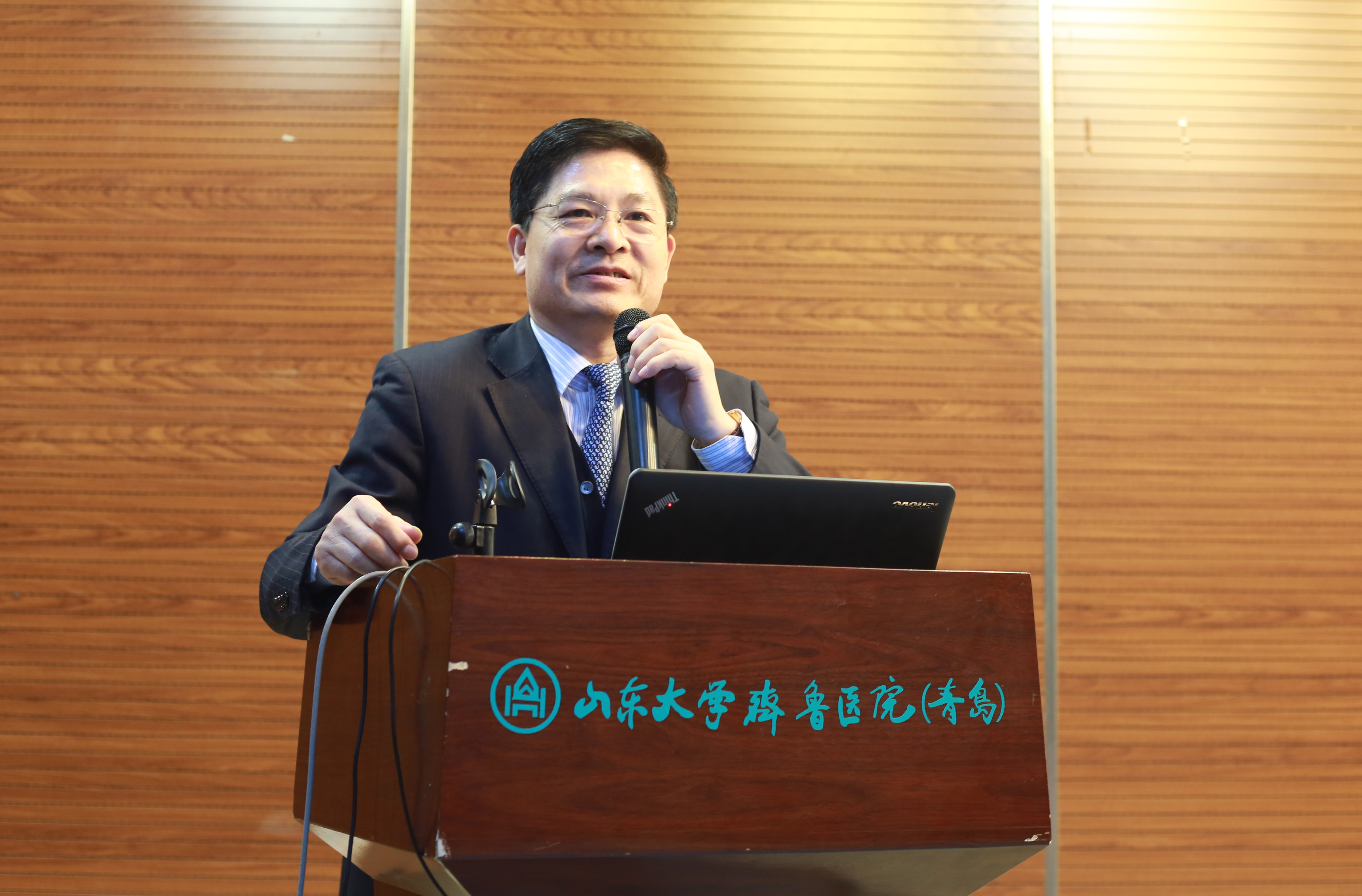 http://health.qingdaonews.com/images/attachement/jpg/site1/20160307/0026b9eeba361847670001.JPG /enpproperty--> 青岛新闻网讯 2016年3月3日是第17次全国爱耳日,今年宣教活动主题是关注儿童听力健康。3日上午,山东大学齐鲁医院(青岛)与青岛市残联在医院学术报告厅联合开展本次宣传教育活动,并为报名前30名儿童进行了耳聋基因检测。