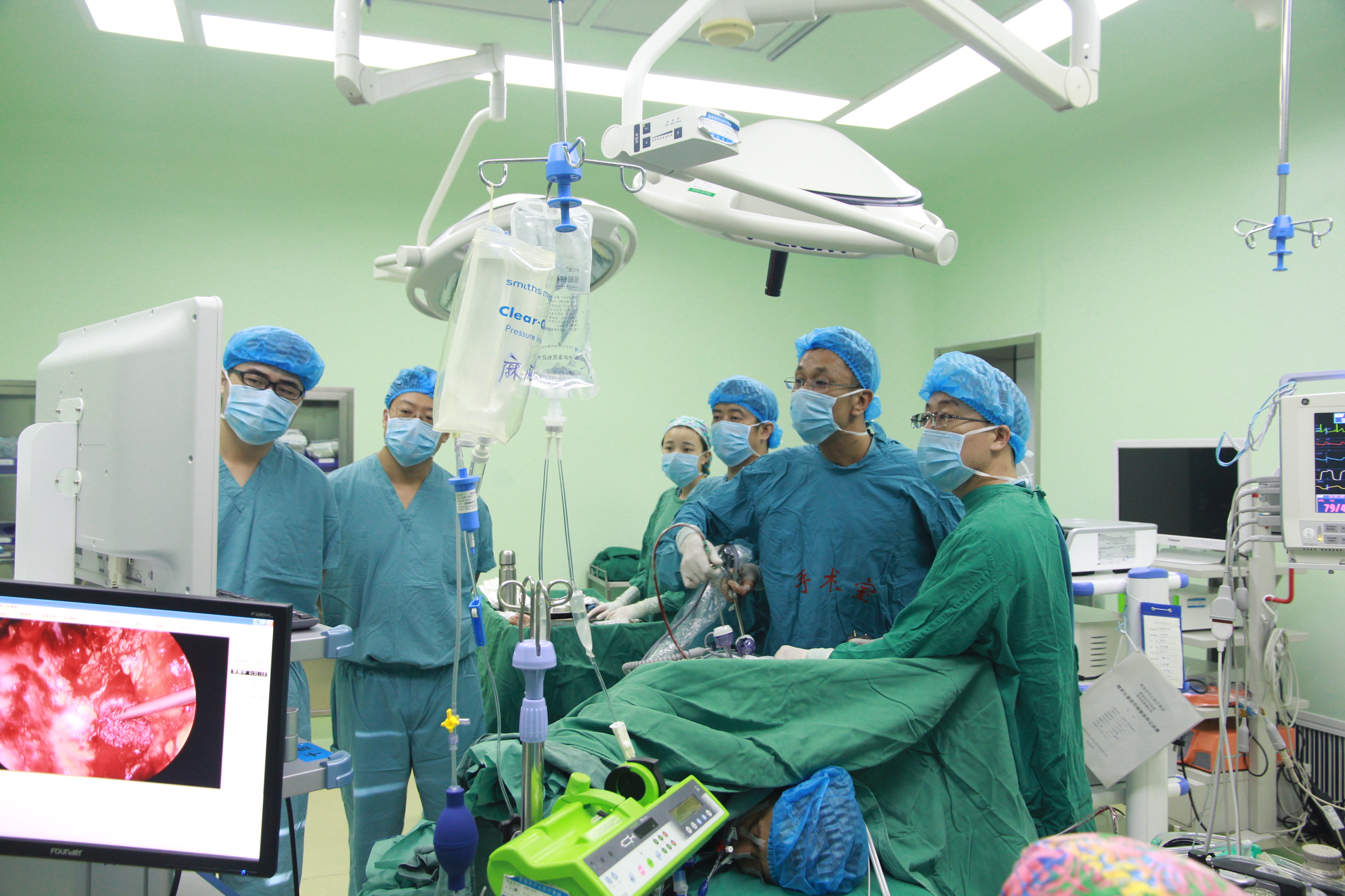 复合手术室一天全透视：接连三类高难度手术，顶级设备让医生更具信心|手术室|复合|东方医院|西门子|-健康界