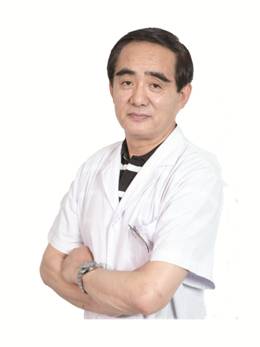 下,辗转来到青岛华厦眼科医院,求医全国知名屈光手术专家胡隆基教授
