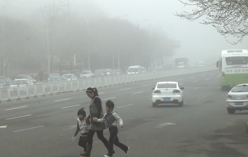 青岛气象台发布大雾橙色警报 岛城雾霾天增多