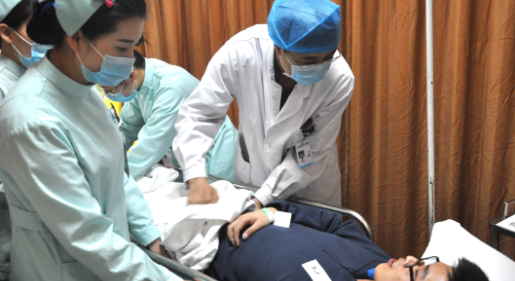 青岛市第八人民医院开展车祸群体伤急诊急救演