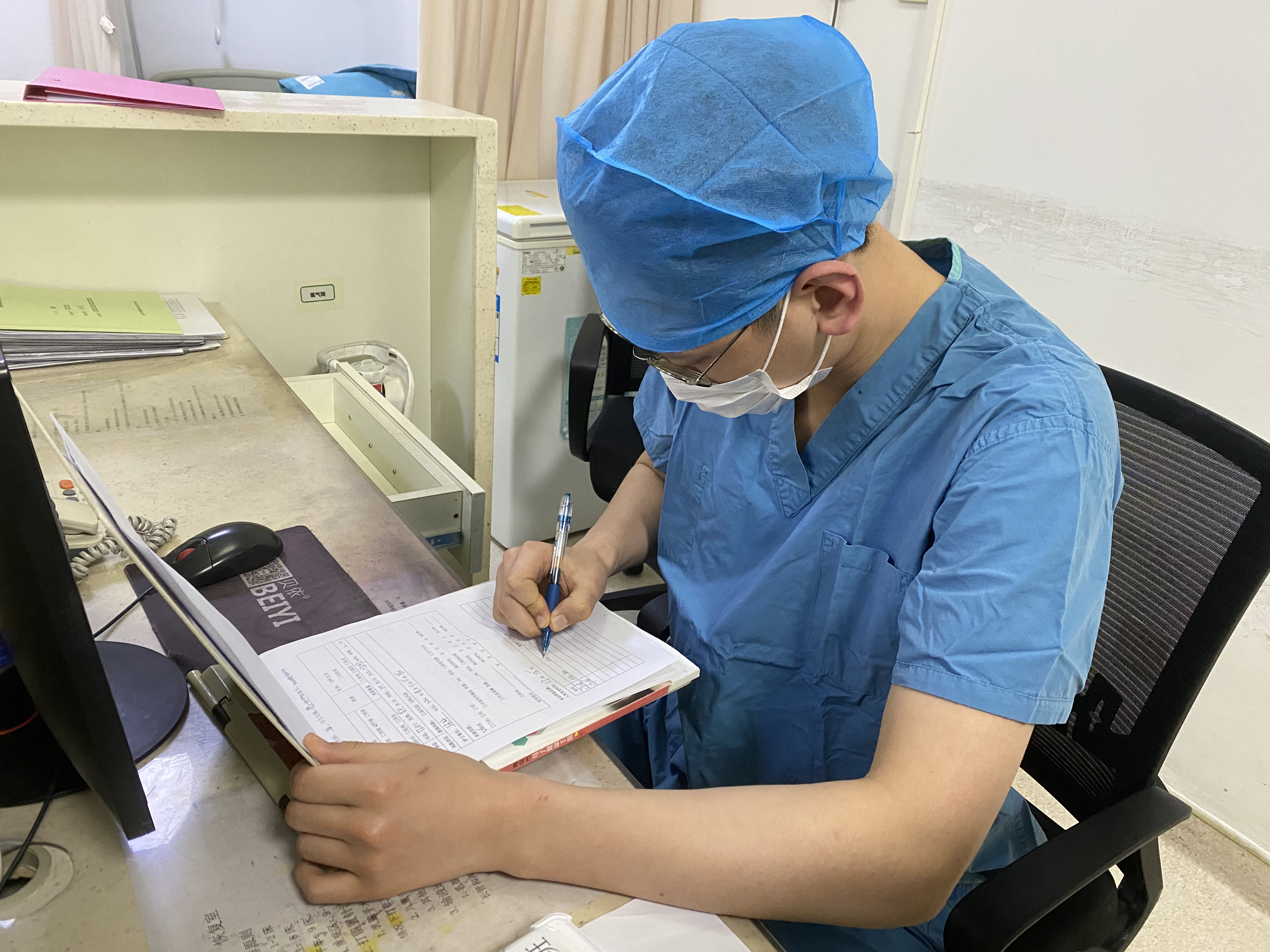 新生绿叶徐述文95后男护士不一young的打开方式