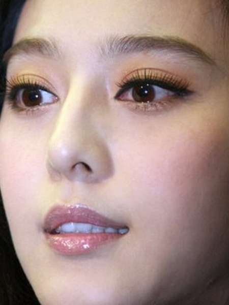 高清镜头下女明星其实脸很大